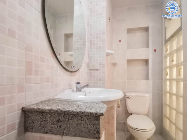 ทาวน์โฮมมือสองย่านกรุงเทพฯ ม.บ้านริมสวน ดอนเมือง เนื้อที่ 19.1 ตร.ว. ฟังก์ชัน 3 ห้องนอน 3 ห้องน้ำ 1 ที่จอดรถ บ้านพร้อมอยู่ แถมฟรี! 3 เครื่องปรับอากาศ เข้า-ออกได้หลายเส้นทาง ถ.แจ้งวัฒนะ ถ.สรงประภา ถ.กำแพงเพชร 6 ใกล้ทางด่วน "ดอนเมืองโทลล์เวย์" และรถไฟฟ้าสายสีแดง "สถานีดอนเมือง"...